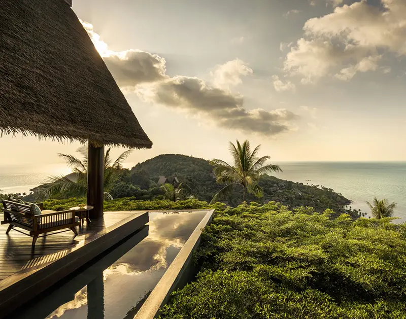 Luxury villa terrace with infinity pool overlooking the sea in Koh Samui